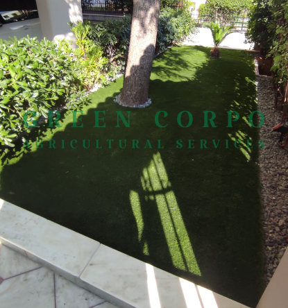 Τοποθέτηση συνθετικού χλοοτάπητα B2B από την Green Corpo